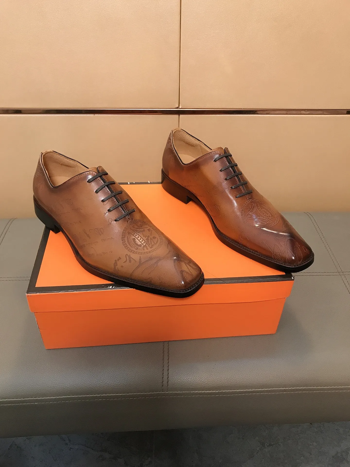 Factory price 560 💎💎👉👉[LV Louis Vuitton] The latest men's casual business leather shoes 🇨🇳, new model opening 💯 Made of cowhide imported from Italy, luxurious leather lining, wear-resistant outsole, soft and comfortable 🌴 High-end atmosphere, the first choice for high-class men 🍍38-44